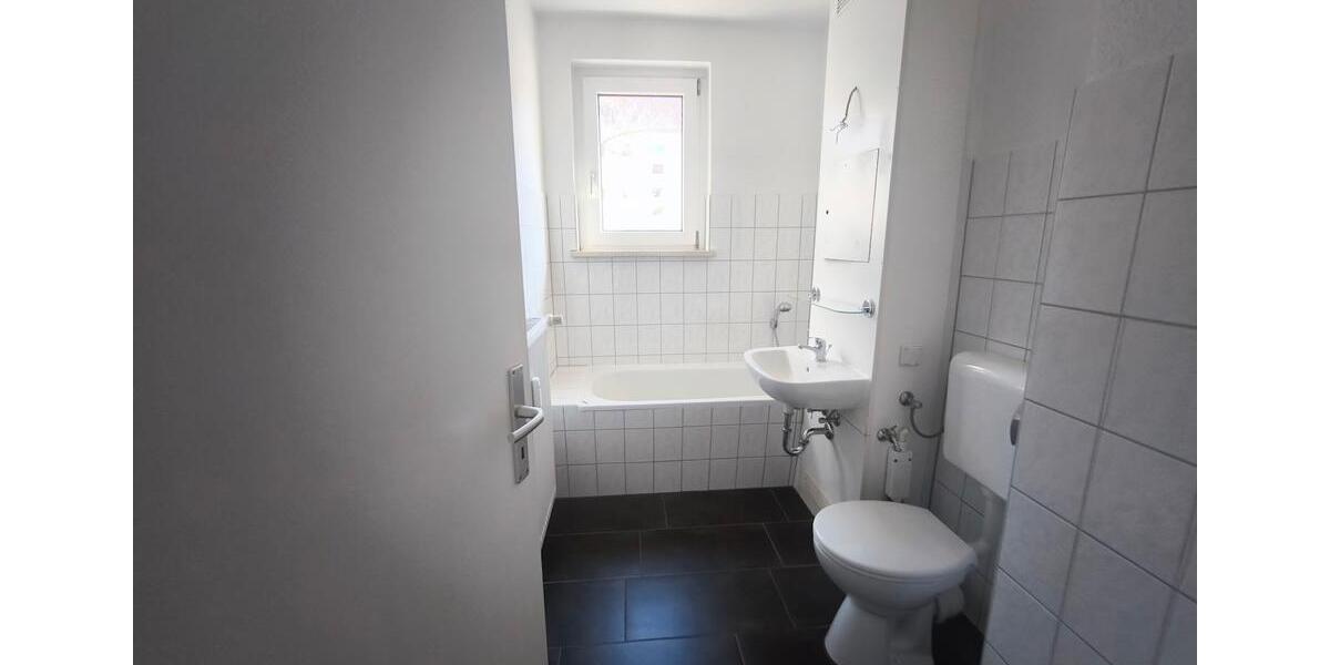 Etagenwohnung Merseburg - 2 Zimmer, 47 m&sup2;, 300&euro; | Angebot:25374789