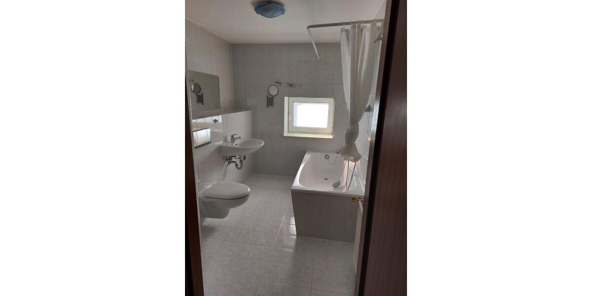 Dachgeschoßwohnung Halle (Saale) Damaschkestraße - 1 Zimmer, 36 m&sup2;, 250&euro; | Angebot:25419387