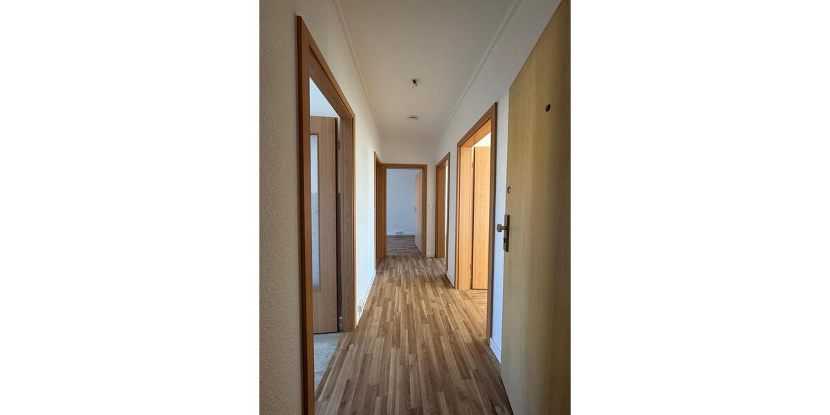 Etagenwohnung Querfurt - 3 Zimmer, 60 m&sup2;, 400&euro; | Angebot:25268586