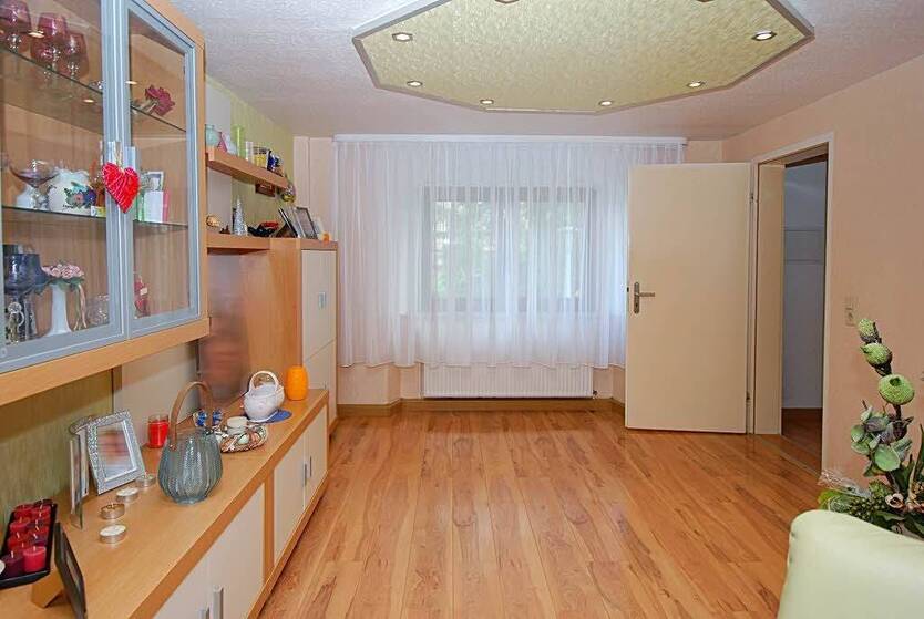 Nördlicher Saalekreis: Idyllisches Wohnen mit Platz für 2 Familien, Nebengelass & Pool 1 zimmer