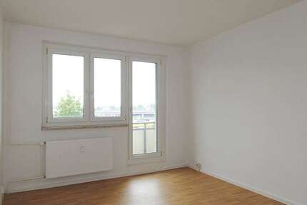 Wohnung zum Mieten in Halle (Saale) 326,94 € 60.77 m²