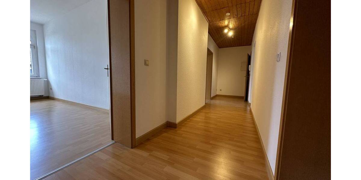Etagenwohnung Lützen - 4 Zimmer, 120 m&sup2;, 900&euro; | Angebot:26797660