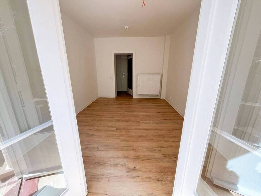 Neu sanierte 3-Raum-Wohnung mit Balkon in ruhiger Seitenstraße