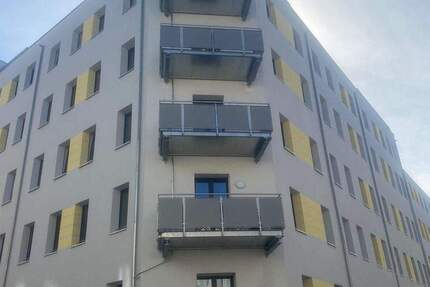 Luxuriöse 3-Zimmer-Wohnung mit Aufzug, Fußbodenheizung, Einbauküche, 2 Bädern & Wohnküche mit Balkon!