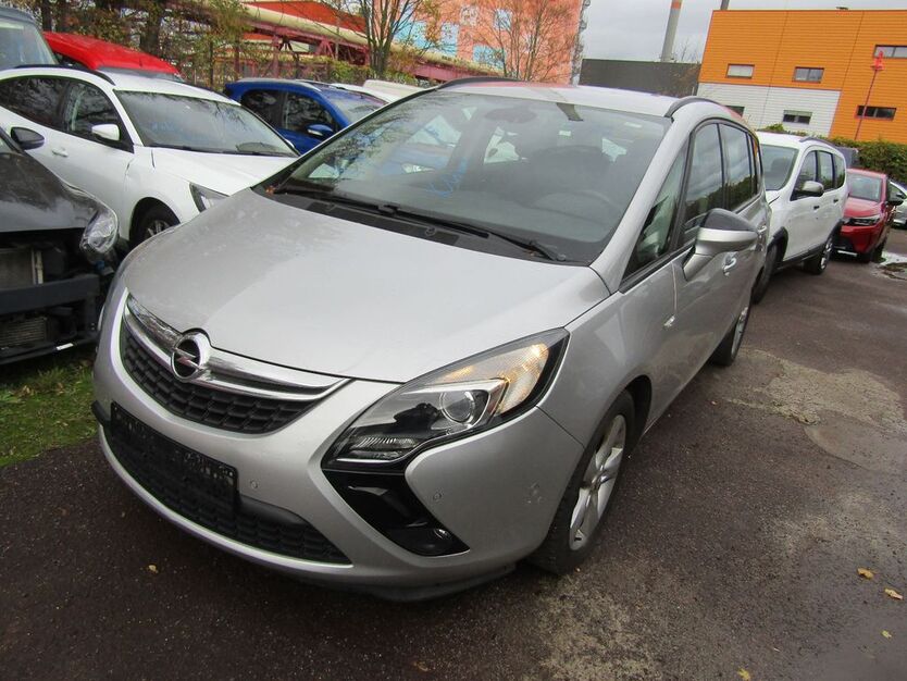 Opel Zafira 174.595 km 5.490 € Halle 06130