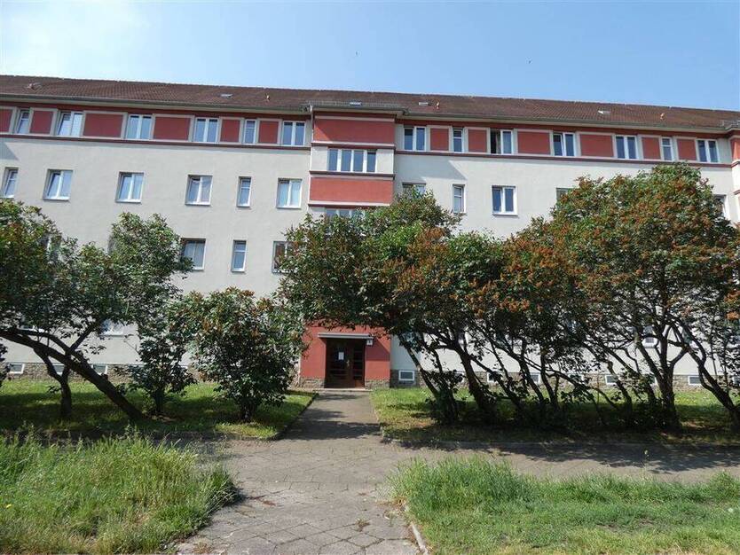 Schöne 2-Zi.-Wohnung mit Balkon, Bad mit Fenster im Grünen