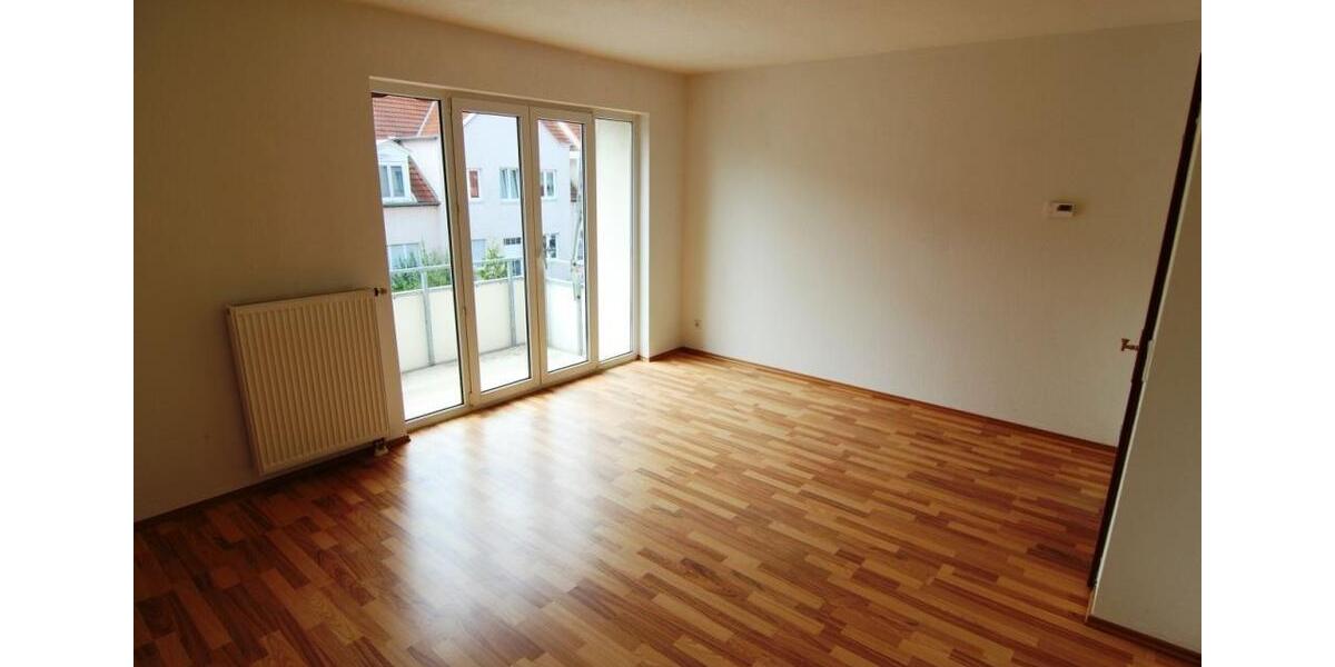 Etagenwohnung Leuna - 3 Zimmer, 80 m&sup2;, 556&euro; | Angebot:25988227