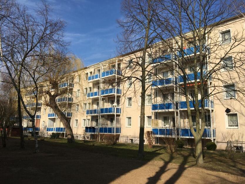 Altersgerechte Wohnung im Erdgeschoß mit großem Balkon und Dusche! zimmer