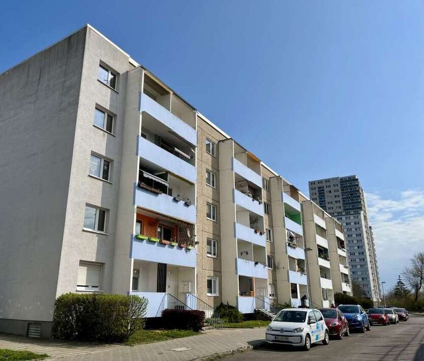 Wohnung zum Mieten in Halle (Saale) 335 € 65.79 m²