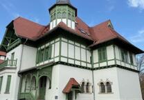 Tolle 5 Zimmer Maisonette im DG mit 3 Balkone+TG+Garten+EBK+Klima