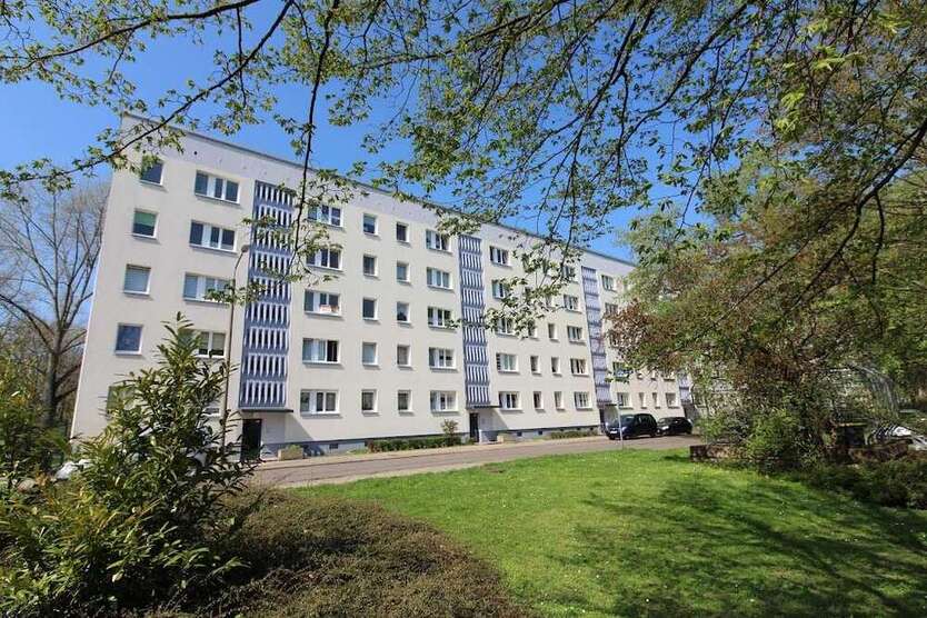 Wohnung zum Mieten in Halle (Saale) 353 € 58.81 m²