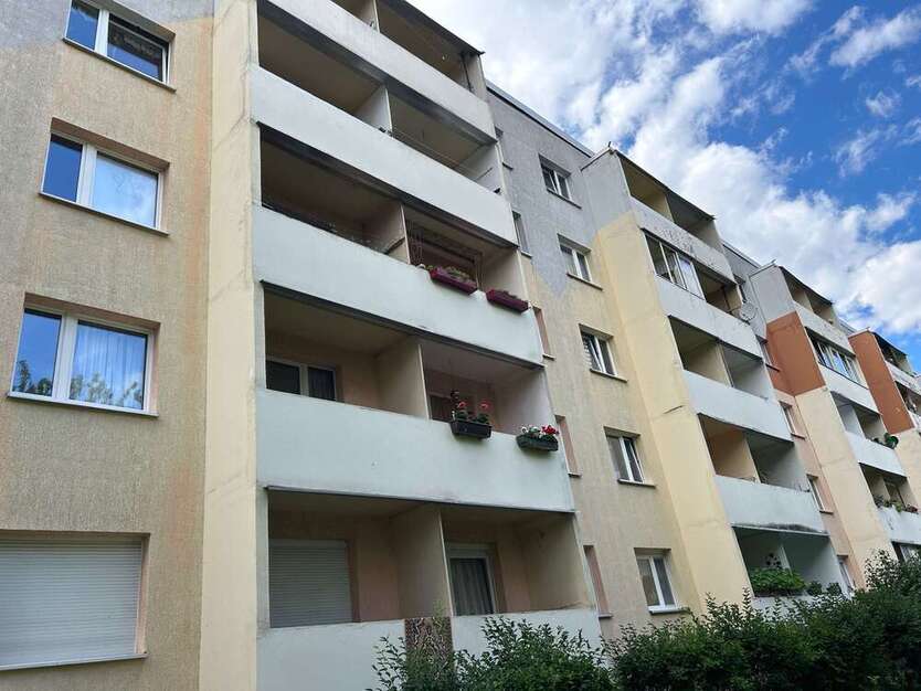 Wohnung zum Mieten in HalleSaale 400 € 66.45 m² 4 zimmer