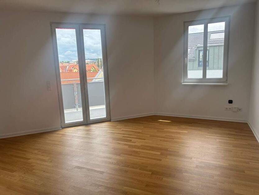 Luxuriöse 3-Zimmer-Wohnung mit Aufzug, Fußbodenheizung, Einbauküche, 2 Bädern & Wohnküche mit Balkon!