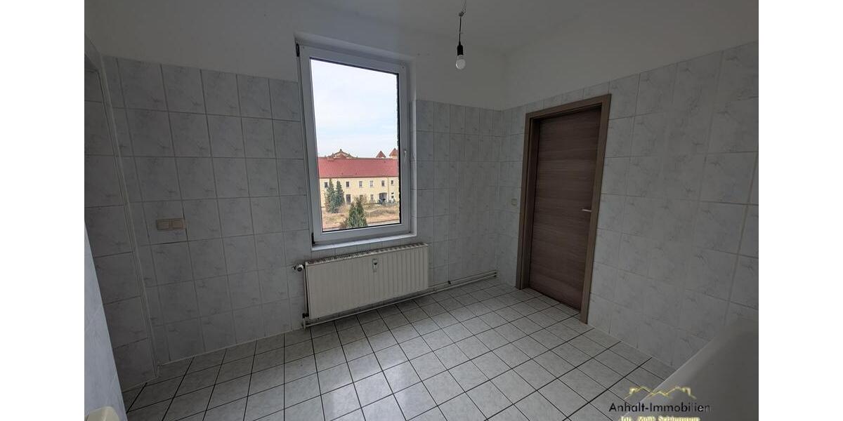 Etagenwohnung Bitterfeld-Wolfen Bitterfeld - 3 Zimmer, 84 m&sup2;, 480&euro; | Angebot:25547013