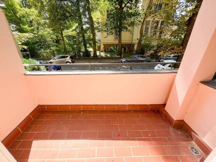 Neu sanierte 3-Raum-Wohnung mit Balkon in ruhiger Seitenstraße