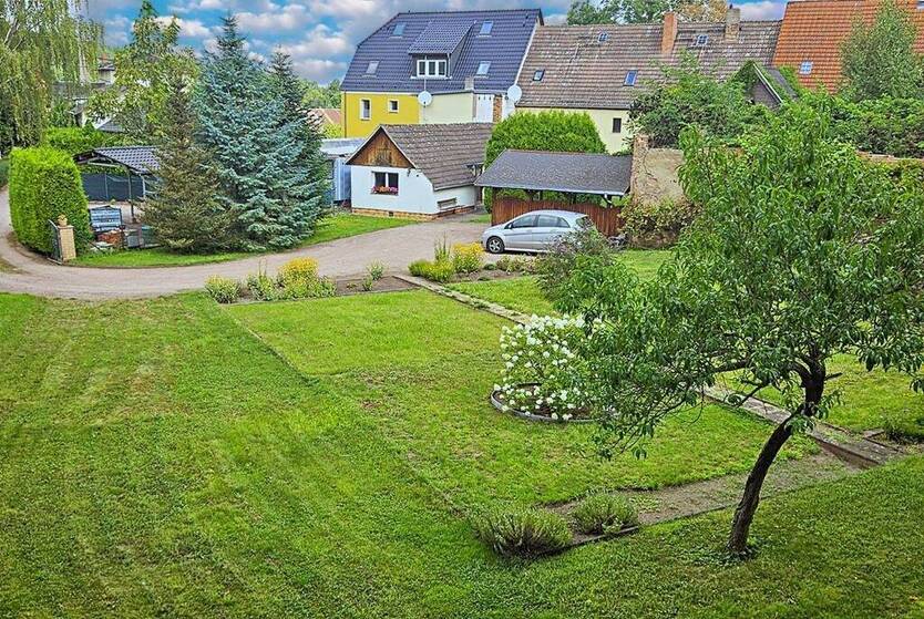 Nördlicher Saalekreis: Idyllisches Wohnen mit Platz für 2 Familien, Nebengelass & Pool 1 zimmer