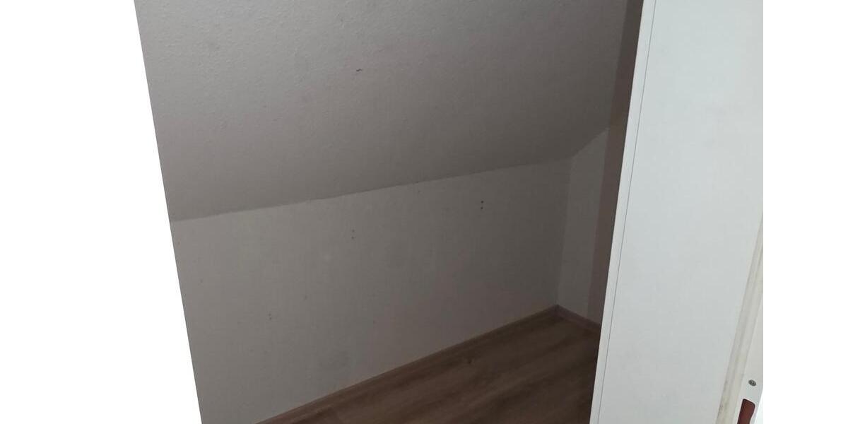 Dachgeschoßwohnung Merseburg - 2 Zimmer, 64 m&sup2;, 444&euro; | Angebot:25721885