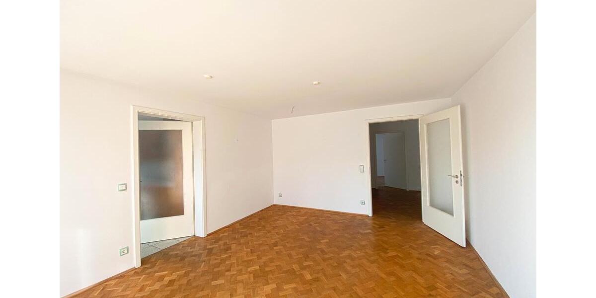 Etagenwohnung Halle (Saale) Damaschkestraße - 3 Zimmer, 95 m&sup2;, 1.000&euro; | Angebot:26587413