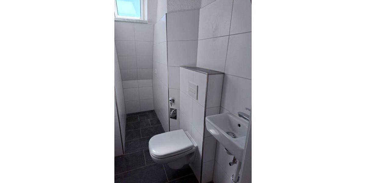 Dachgeschoßwohnung Halle (Saale) Damaschkestraße - 3 Zimmer, 74 m&sup2;, 550&euro; | Angebot:26122901