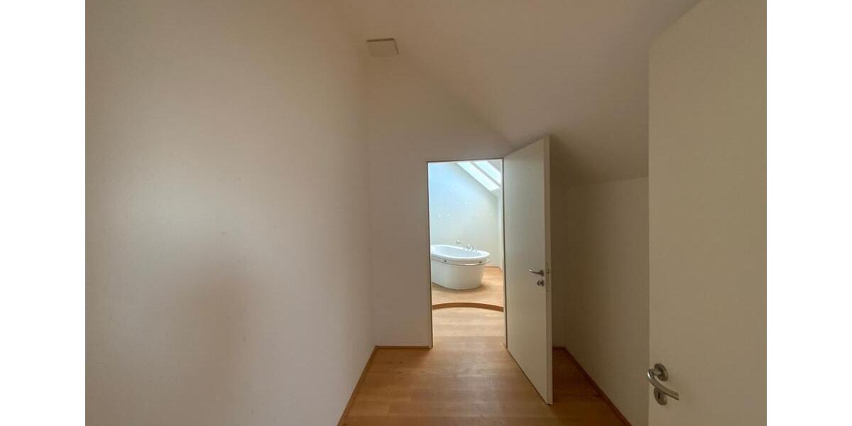 Dachgeschoßwohnung Zörbig - 5 Zimmer, 206 m&sup2;, 1.130&euro; | Angebot:20092302