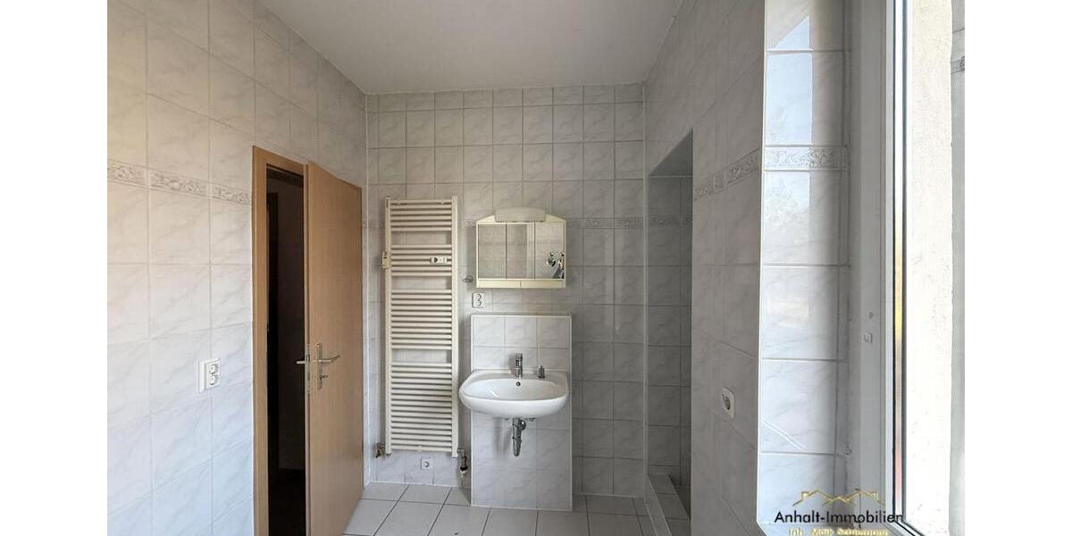 Etagenwohnung Bitterfeld-Wolfen Bitterfeld - 2 Zimmer, 69 m&sup2;, 410&euro; | Angebot:25342043