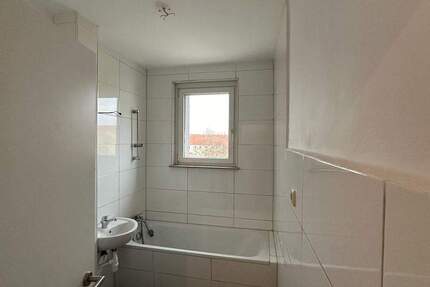 Wohnung Bitterfeld-Wolfen Wolfen - 1 Zimmer, 50 m&sup2;, 325&euro; | Angebot:25107599