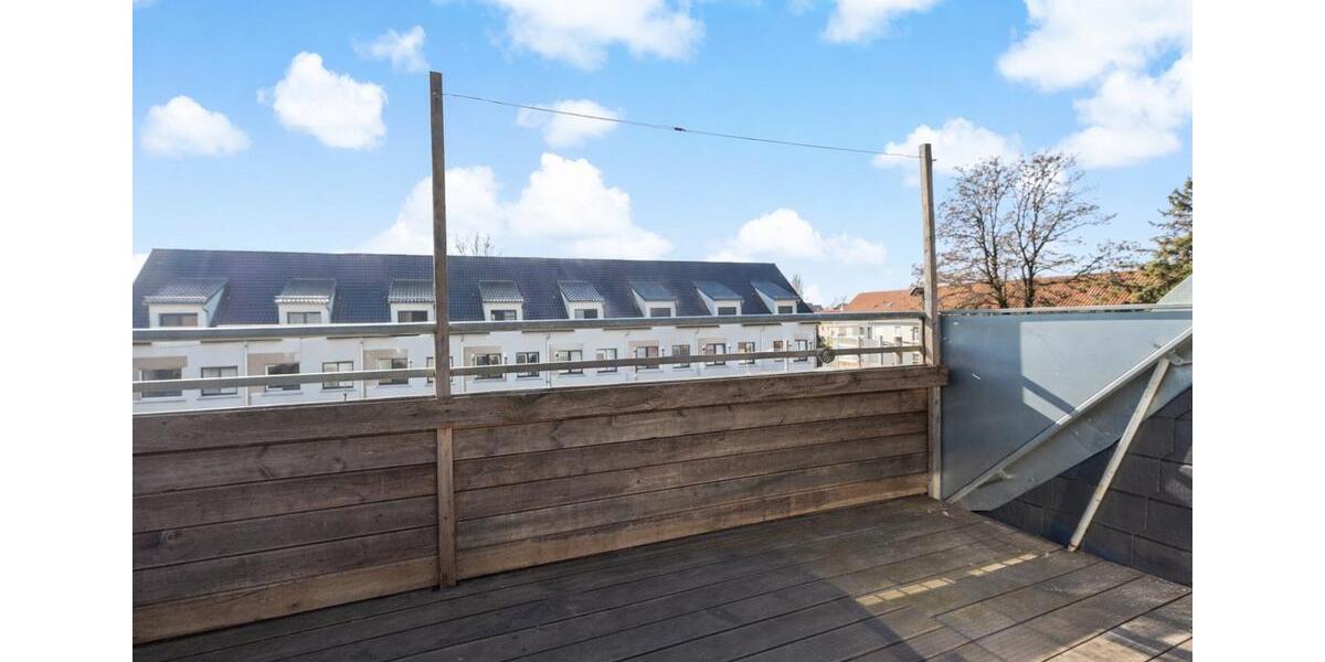 Dachgeschoßwohnung Bitterfeld-Wolfen Bitterfeld - 4 Zimmer, 93 m&sup2;, 840&euro; | Angebot:25569007