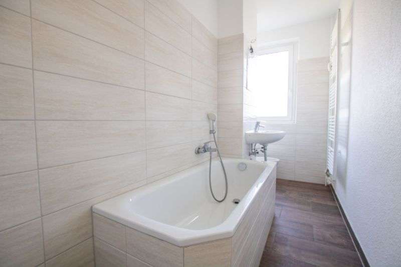 Wohnung zum Mieten in Halle (Saale) 377 € 60.7 m²