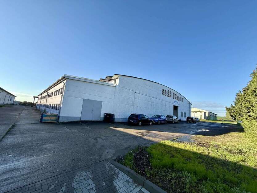 Halle in Osternienburger Land 5.257,50 € 2650 m²