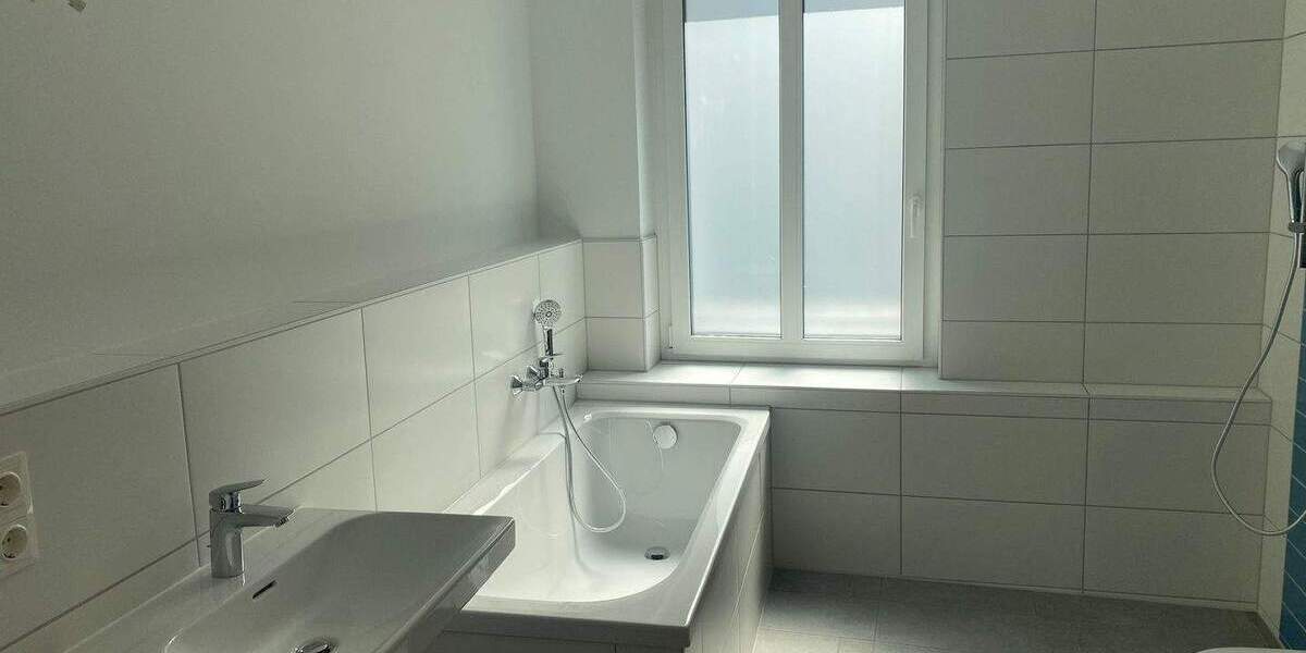 Etagenwohnung Halle (Saale) Innenstadt - 4 Zimmer, 101 m&sup2;, 1.300&euro; | Angebot:26274022