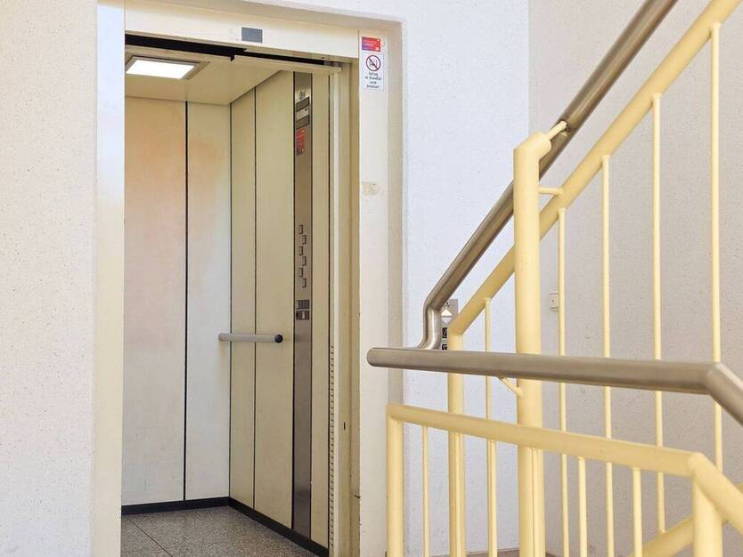 2 Zimmer | Voll möbliert + Küche | altersgerecht | Aufzug | Keller