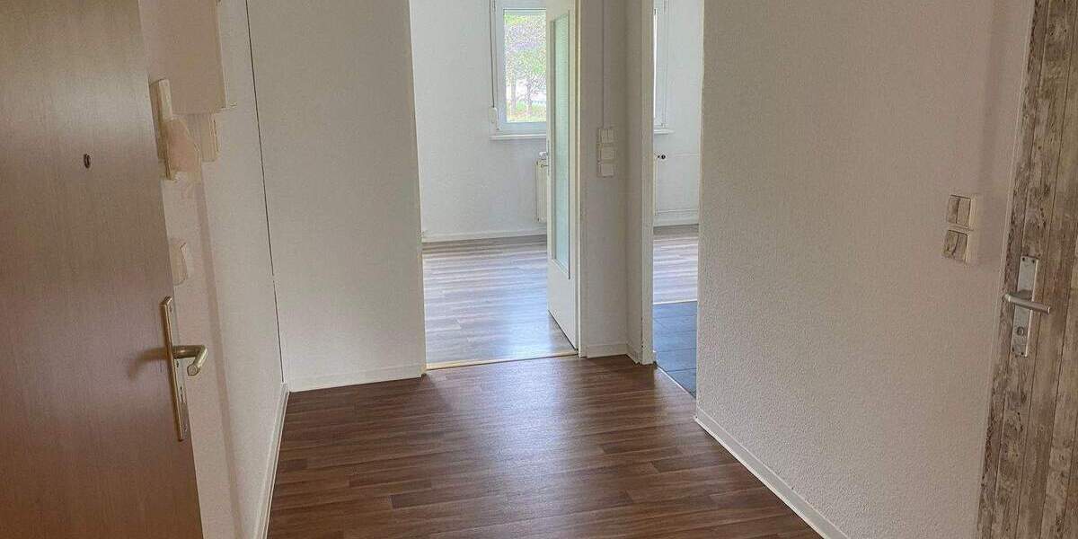 Zimmer Halle (Saale) Nördliche Neustadt - 3 Zimmer, 57 m&sup2;, 345&euro; | Angebot:25909343
