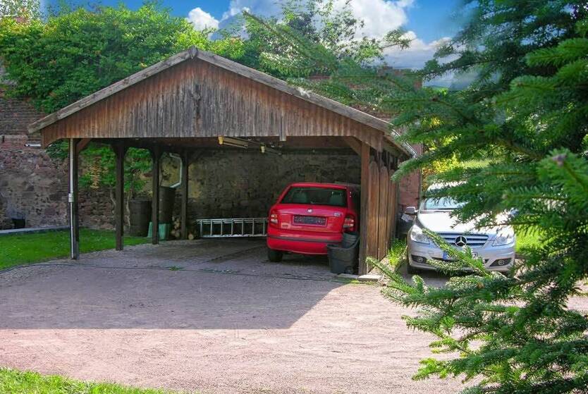 Nördlicher Saalekreis: Idyllisches Wohnen mit Platz für 2 Familien, Nebengelass & Pool 1 zimmer