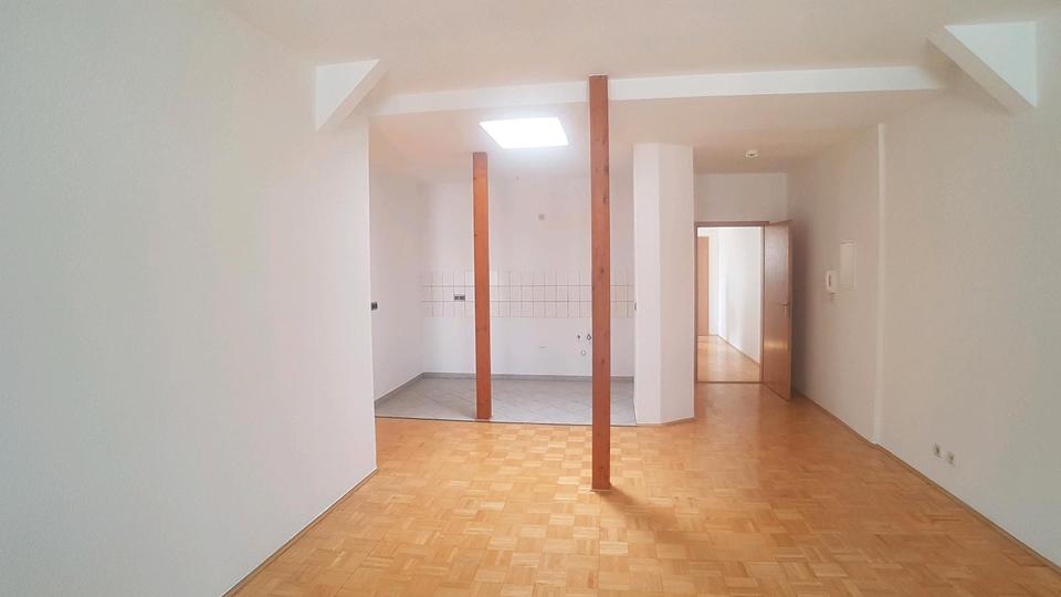 Dachgeschoßwohnung Halle (Saale) Damaschkestraße - 3 Zimmer, 85 m&sup2;, 883&euro; | Angebot:26491167