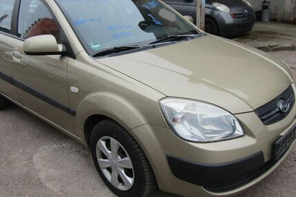 Kia Rio 147.355 km 990 &euro; Halle 06130