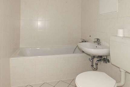 Wohnung zum Mieten in Halle (Saale) 352,14 € 65.09 m² 4 zimmer