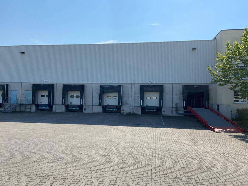 HALLE MIT KÜHLHALLE, HOCHREGALLAGER, BÜROS UND BESPRECHUNGSRAUM, TOP!