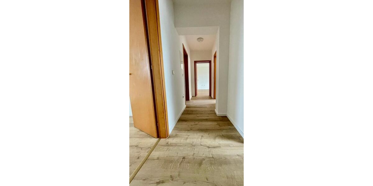 Dachgeschoßwohnung Halle (Saale) Damaschkestraße - 4 Zimmer, 75 m&sup2;, 595&euro; | Angebot:25648287