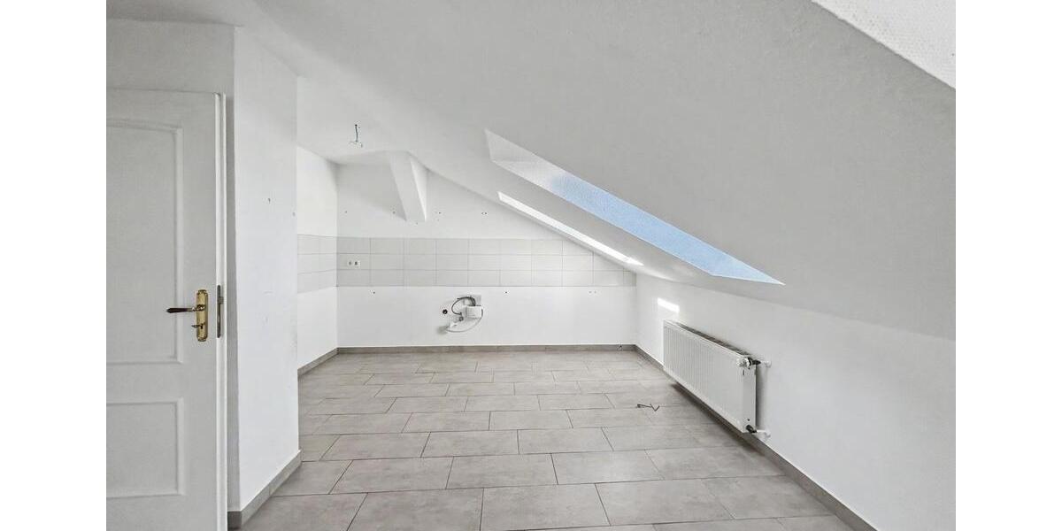 Dachgeschoßwohnung Halle (Saale) Am Wasserturm/Thaerviertel - 4 Zimmer, 103 m&sup2;, 285.000&euro; | Angebot:27096875