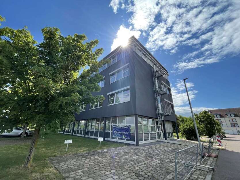 hochwertige, sanierte Bürofläche im Dölziger Gewerbegebiet!