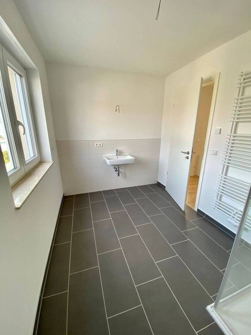 Einziehen und Wohlfühlen! Haushälfte mit Fußbodenheizung, Garage und Garten zu verkaufen! 4 zimmer