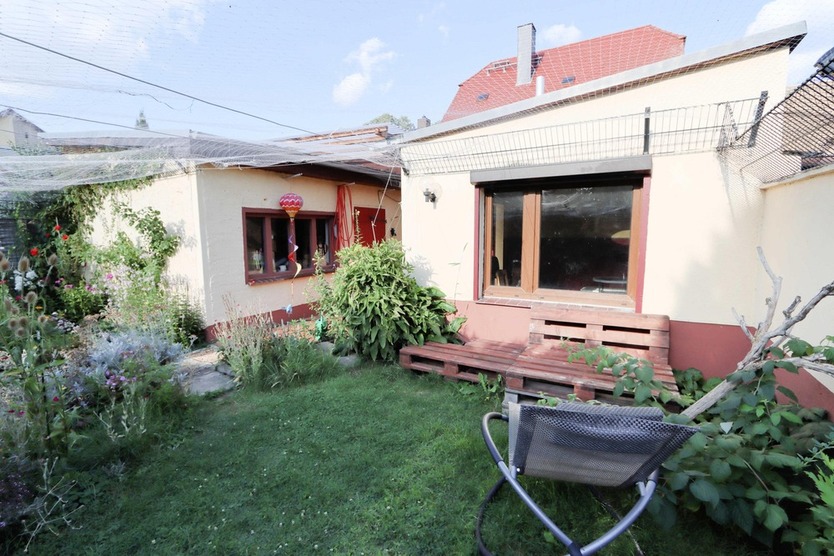 Zweifamilienhaus mit 2 getrennten Wohneinheiten - Garten - Nebengelass 7 zimmer