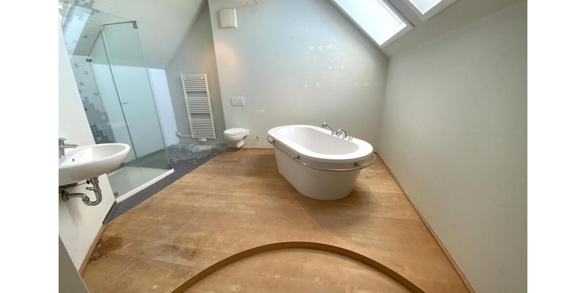 Dachgeschoßwohnung Zörbig - 5 Zimmer, 206 m&sup2;, 1.130&euro; | Angebot:20092302