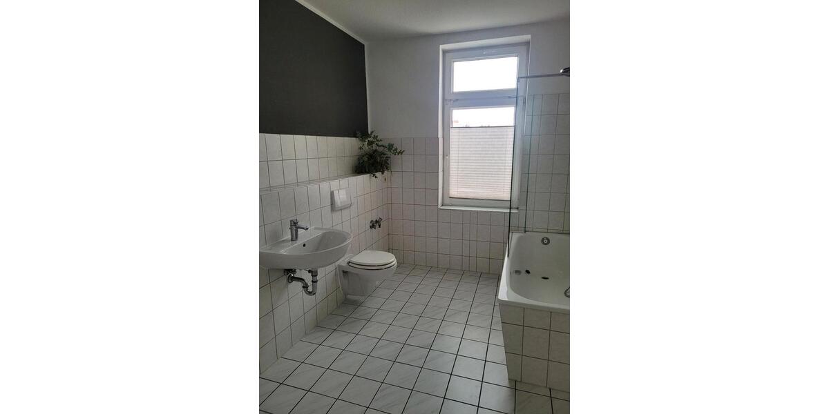 Dachgeschoßwohnung Halle (Saale) Am Wasserturm/Thaerviertel - 3 Zimmer, 98 m&sup2;, 883&euro; | Angebot:26564624