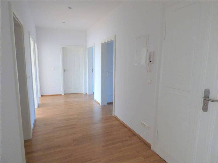 Familien Willkommen! Toll geschnittene 3 Raum Whg. mit Balkon, 2 Bäder, großer Küche