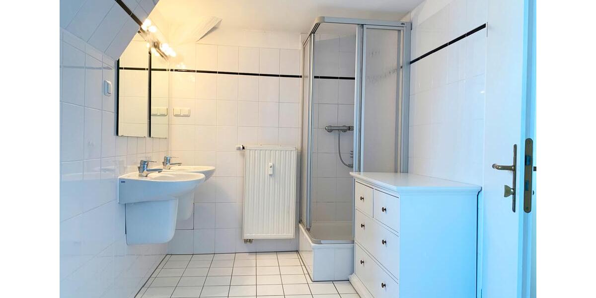 Dachgeschoßwohnung Halle (Saale) - 3 Zimmer, 75 m&sup2;, 1.290&euro; | Angebot:26008357