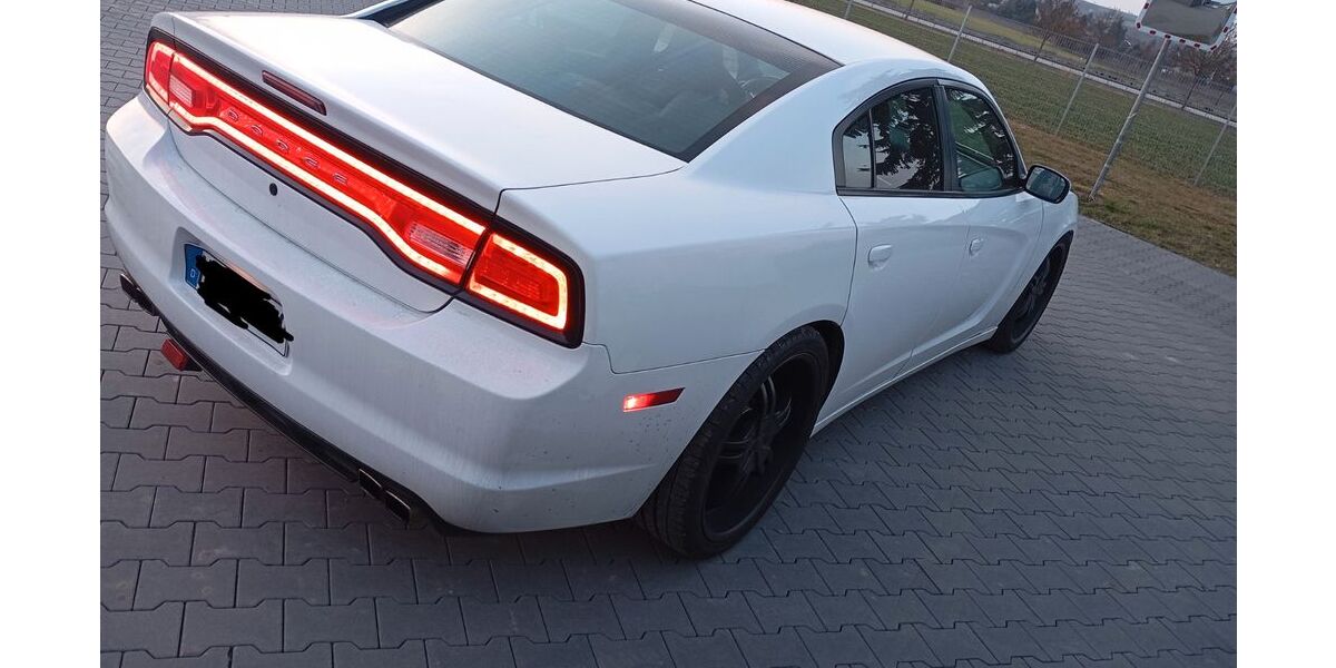 Dodge Charger 260.000 km 10.900 &euro; Salzatal 06179