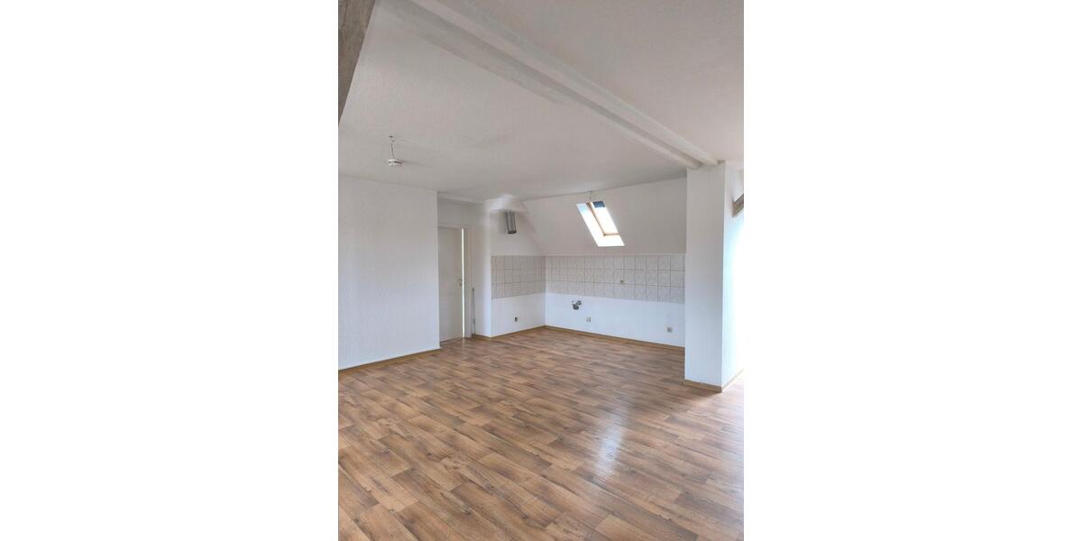 Dachgeschoßwohnung Halle (Saale) Gesundbrunnen - 3 Zimmer, 88 m&sup2;, 664&euro; | Angebot:24491357