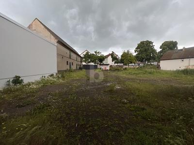 WOHNEN IN DER NATUR ERSCHLOSSEN + GROßE SCHEUNE