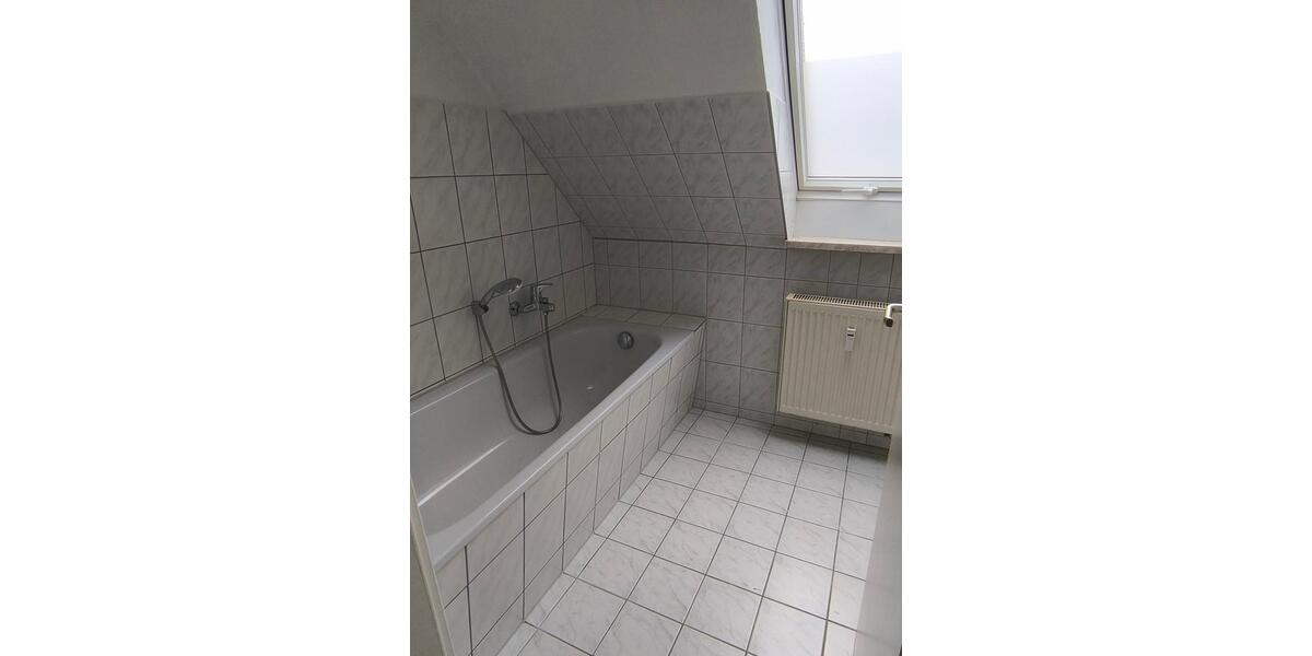 Dachgeschoßwohnung Halle (Saale) Gesundbrunnen - 3 Zimmer, 88 m&sup2;, 664&euro; | Angebot:24491357